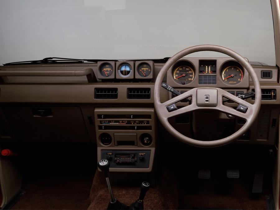Торпедо Mitsubishi Pajero Wagon 1983 года  (JP) (фото 13 из 23)